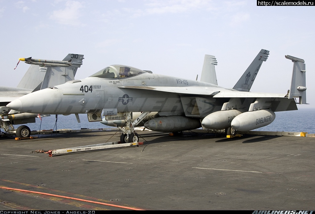 1337615994_1355645.jpg : F/A-18 Super Hornet,   Revell  1/72  