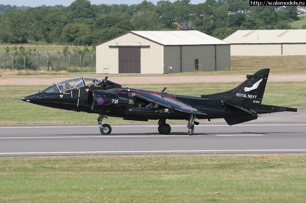 1357412199_hawker_siddeley_harrier_t8_royal_navy.jpg : Airfix FRS.1+Neomega=Harrier T.8N in 1/48 ()  