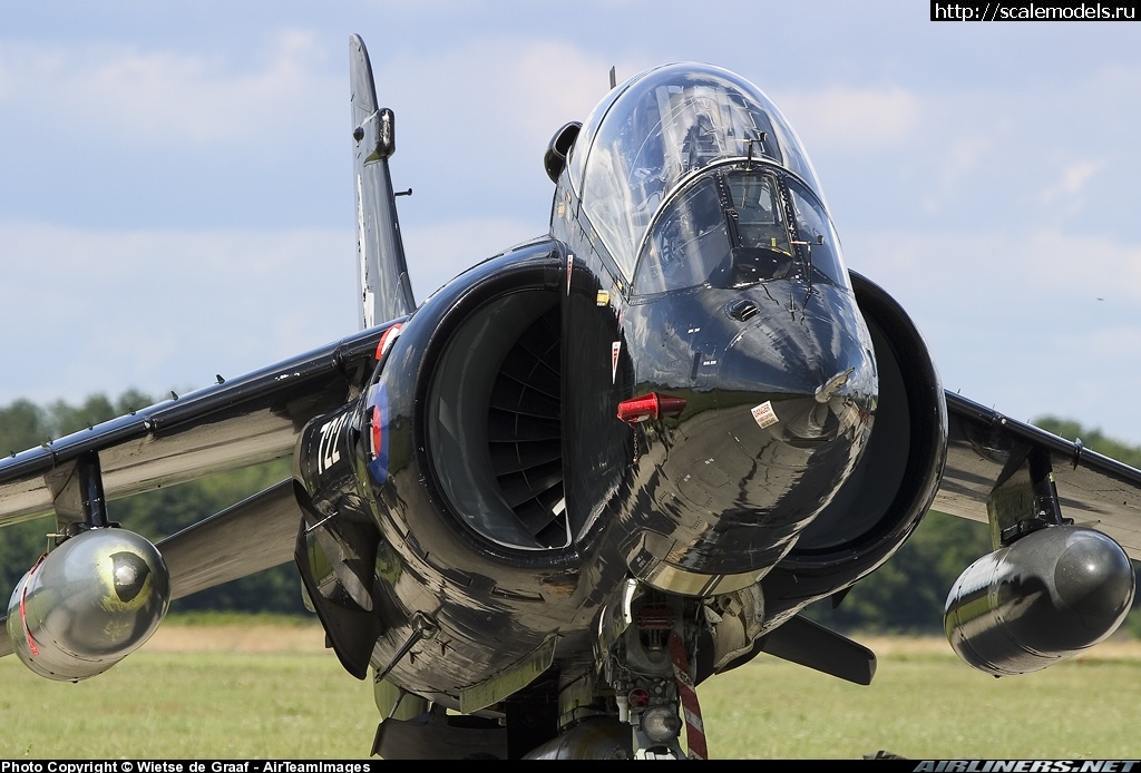 #826287/ Airfix FRS.1+Neomega=Harrier T.8N in 1/48 ()  