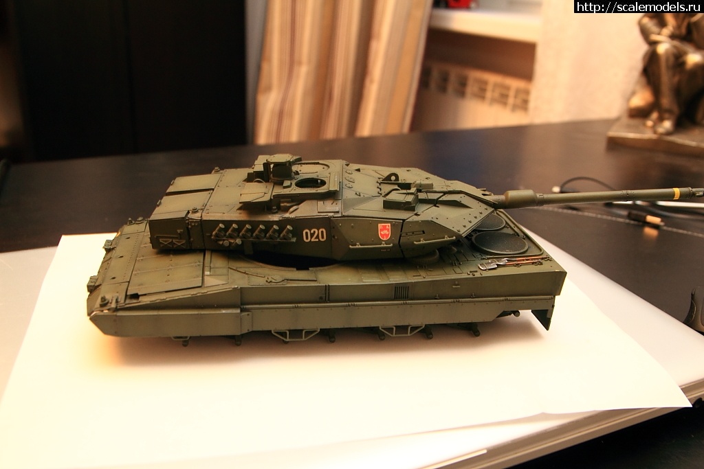 1363190025_leo1319.jpg : #833267/ 1/35 Leopard 2E Spanish  HobbyBoss-.  