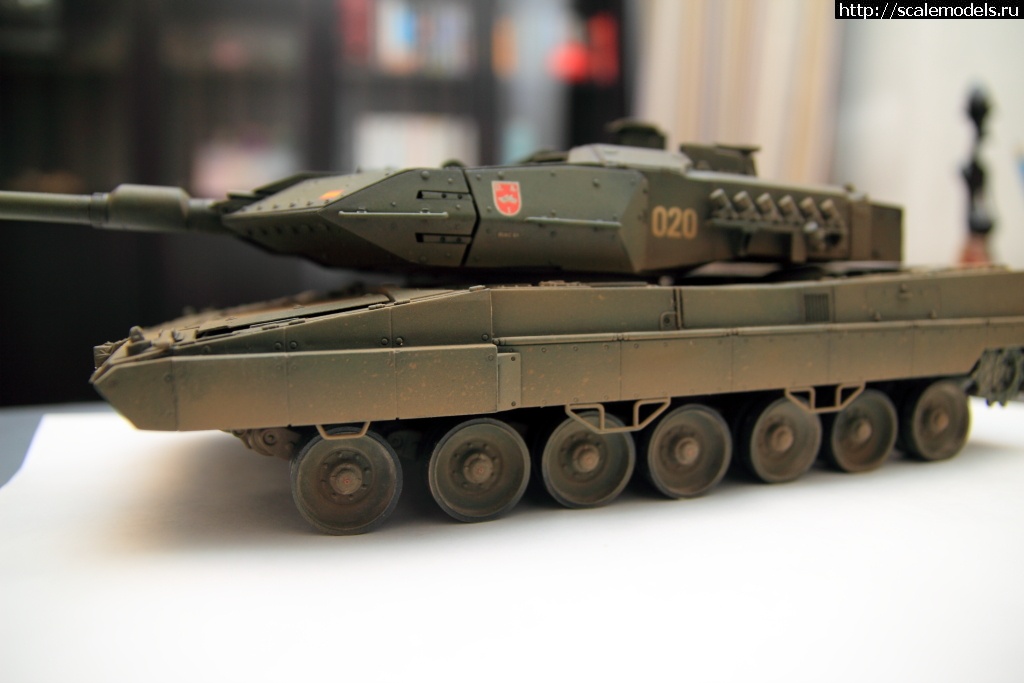 1365016410_leo03048.jpg : #844898/ 1/35 Leopard 2E Spanish  HobbyBoss-.  