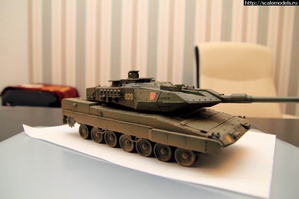 1365016415_leo030410.jpg : #844898/ 1/35 Leopard 2E Spanish  HobbyBoss-.  