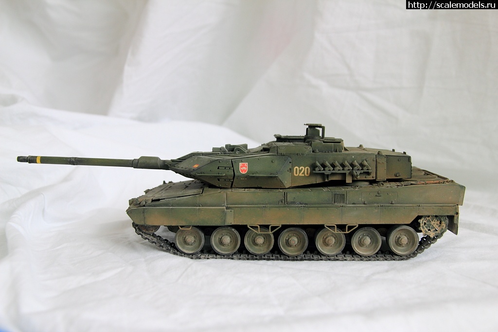 1365252677_fin2.jpg : #846278/ 1/35 Leopard 2E Spanish  HobbyBoss-.  