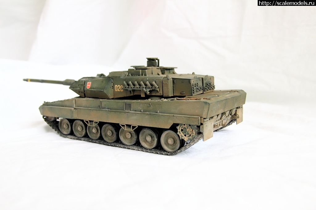 1365252679_fin3.jpg : #846278/ 1/35 Leopard 2E Spanish  HobbyBoss-.  