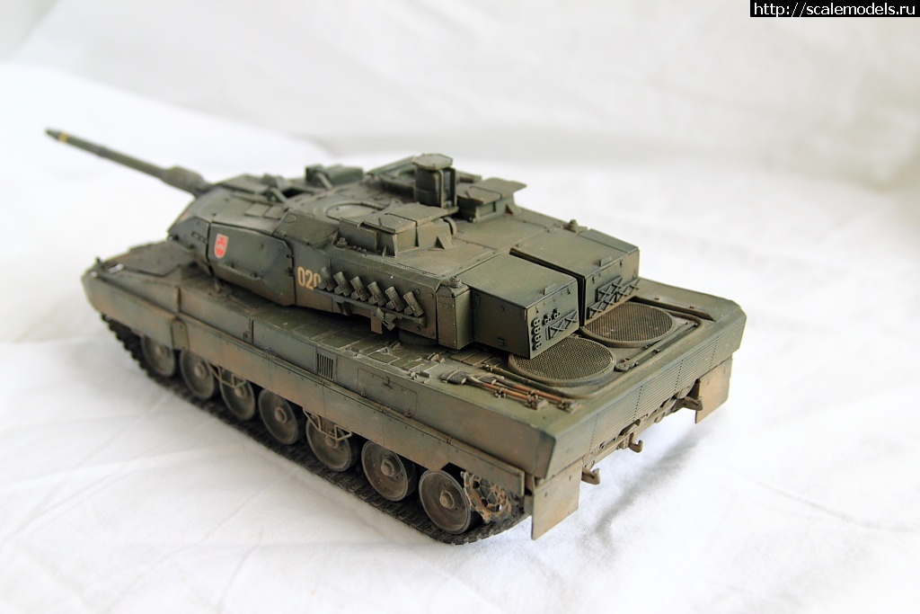 1365252686_fin6.jpg : #846278/ 1/35 Leopard 2E Spanish  HobbyBoss-.  