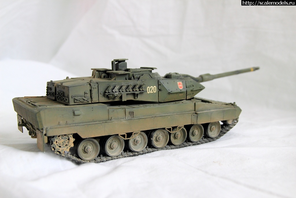 1365252705_fin18.jpg : #846278/ 1/35 Leopard 2E Spanish  HobbyBoss-.  