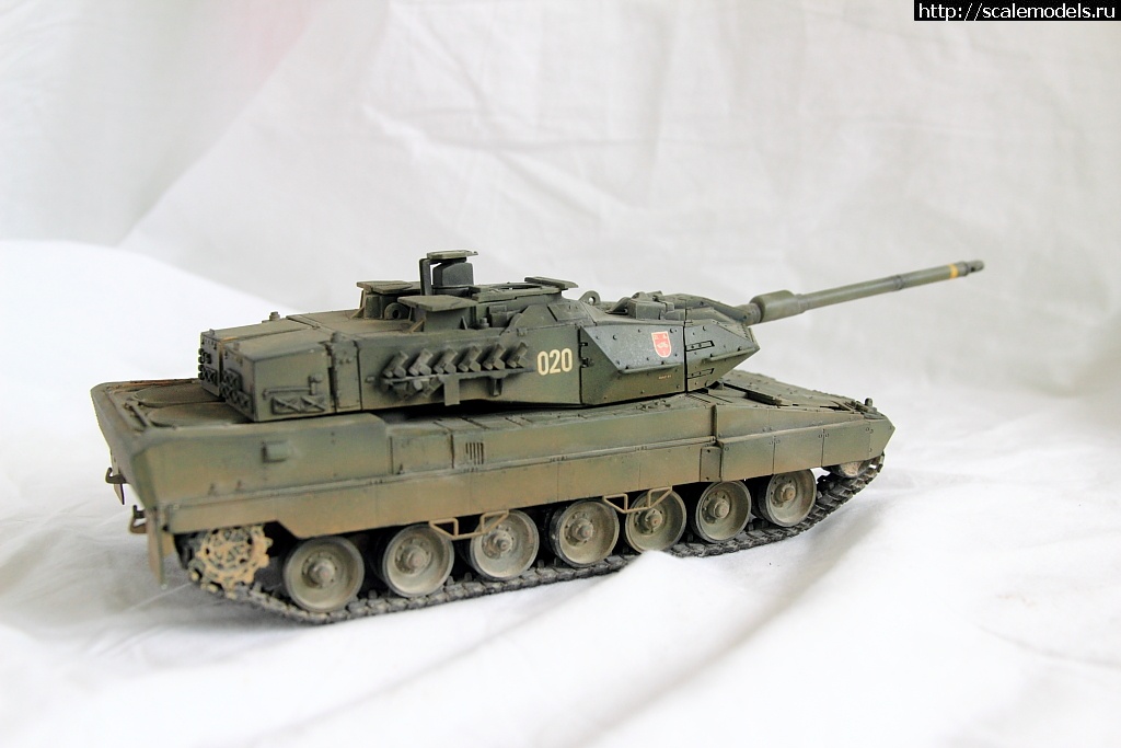 1365252713_fin22.jpg : #846278/ 1/35 Leopard 2E Spanish  HobbyBoss-.  