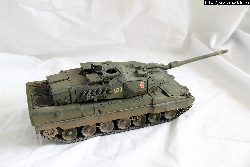1365252727_fin28.jpg : #846278/ 1/35 Leopard 2E Spanish  HobbyBoss-.  