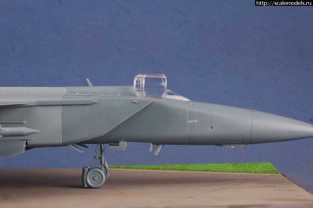 1380352119_MiG-25_08.jpg :   Kitty Hawk -25/  1/48  